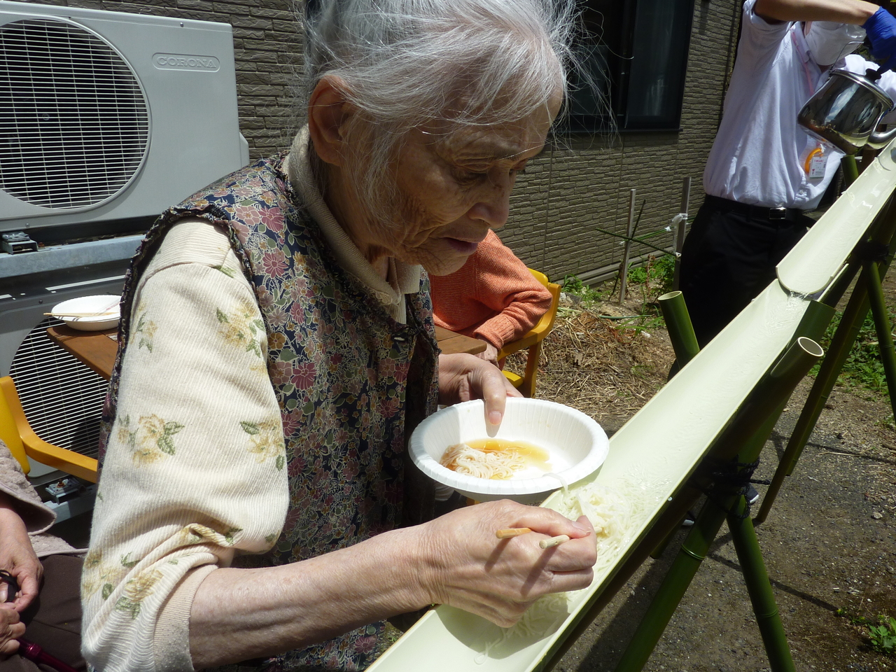 流しそうめん。