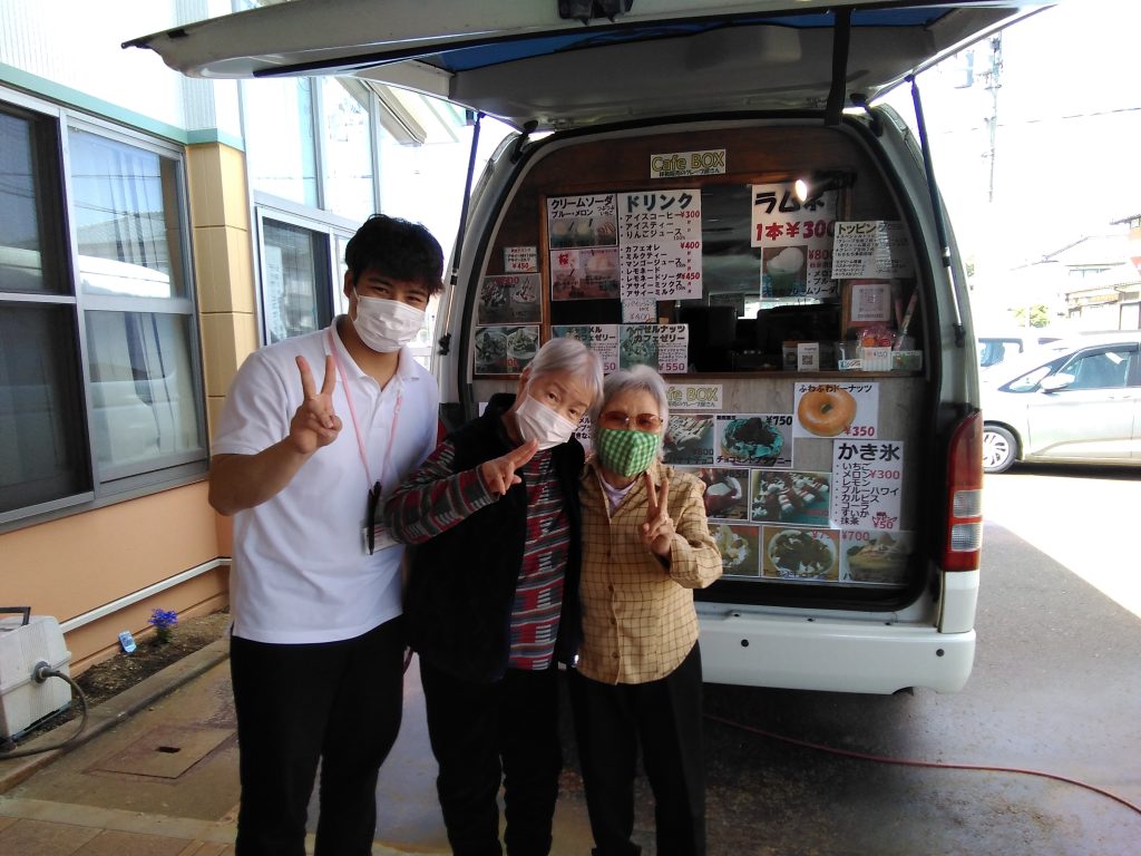 美味しいクレープ屋さん🚚