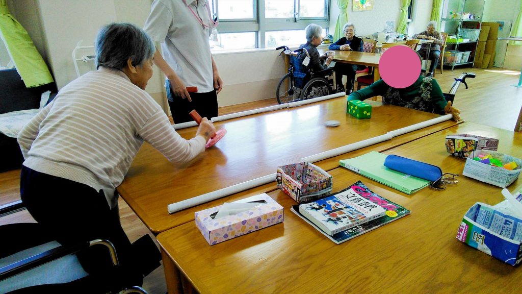 (介護付)テーブルホッケー!