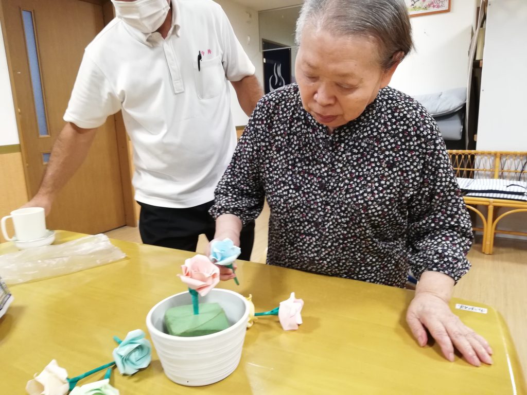 笑顔咲く、生け花作り💐