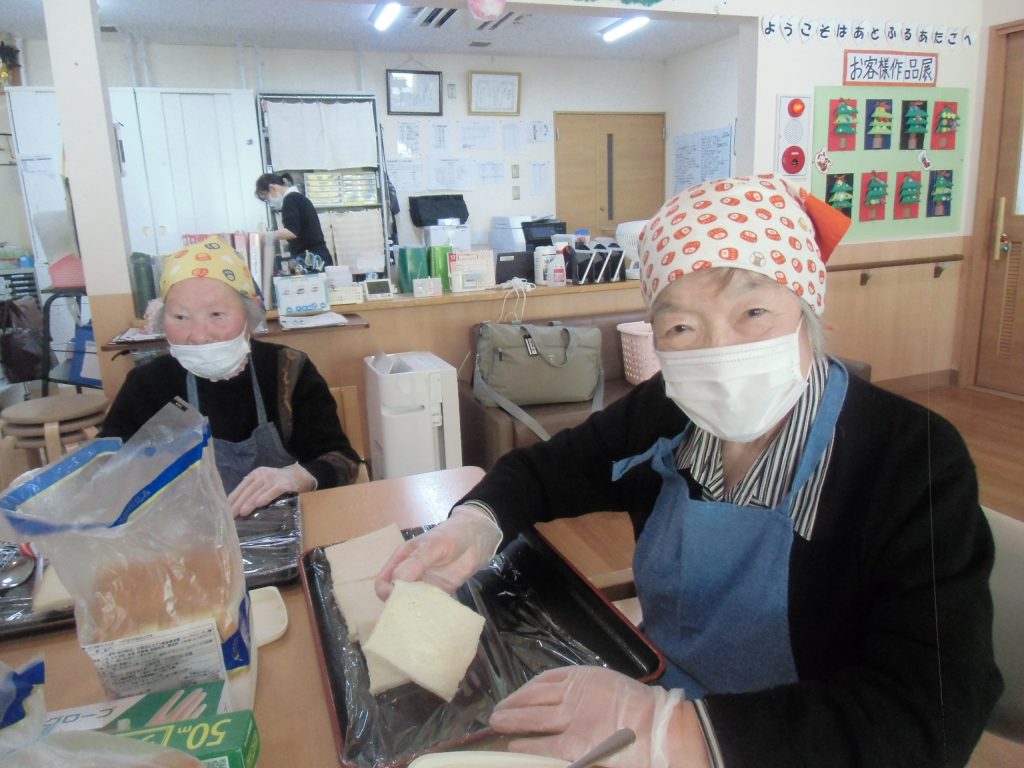 おやつはサンドウィッチ