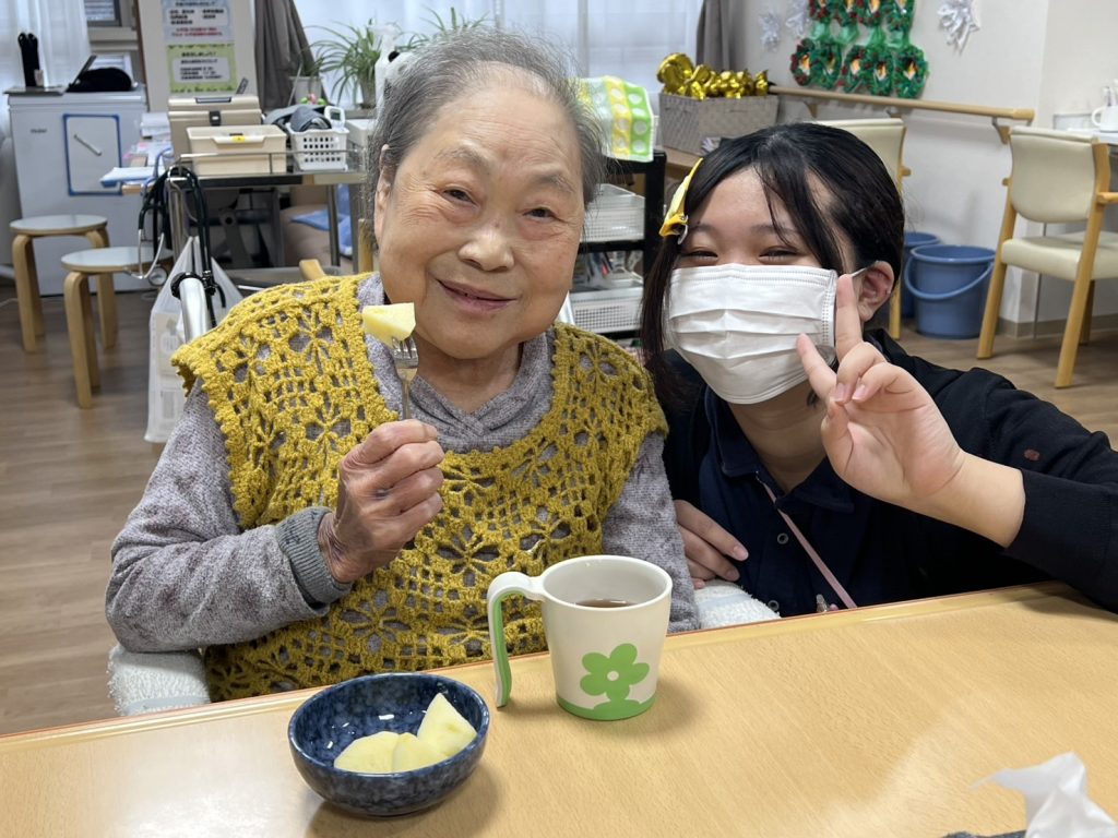 りんごを食べる！！！😊看多機てらお
