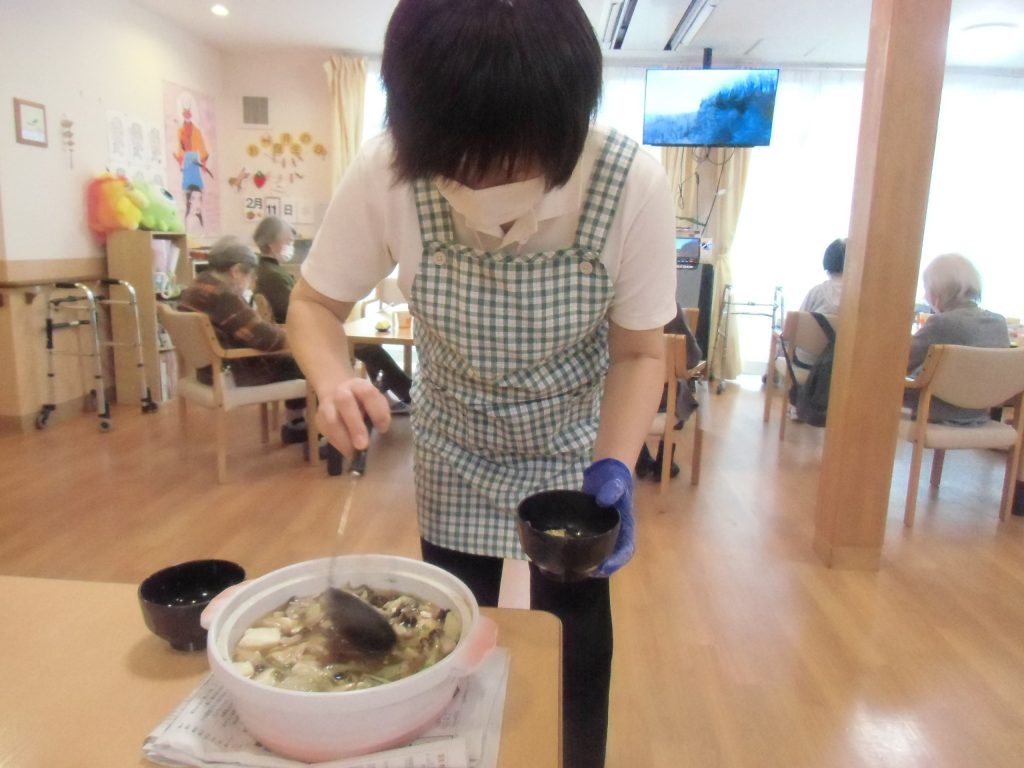 お昼は鶏団子鍋🍲