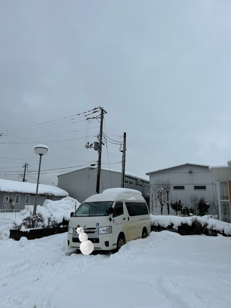雪だー