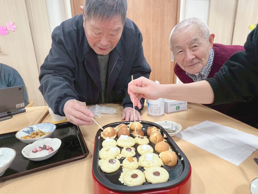 中身はお楽しみ！ホットケーキたこやき！看多機てらお